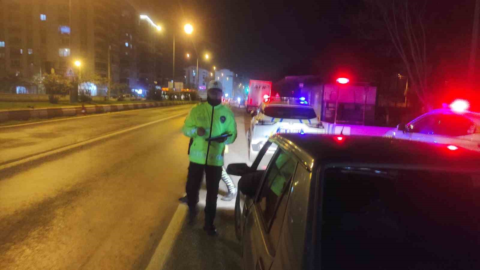 Aydın’da Bölge Trafik Müdürlüğü ekipleri gece boyunca mesai yaptı
