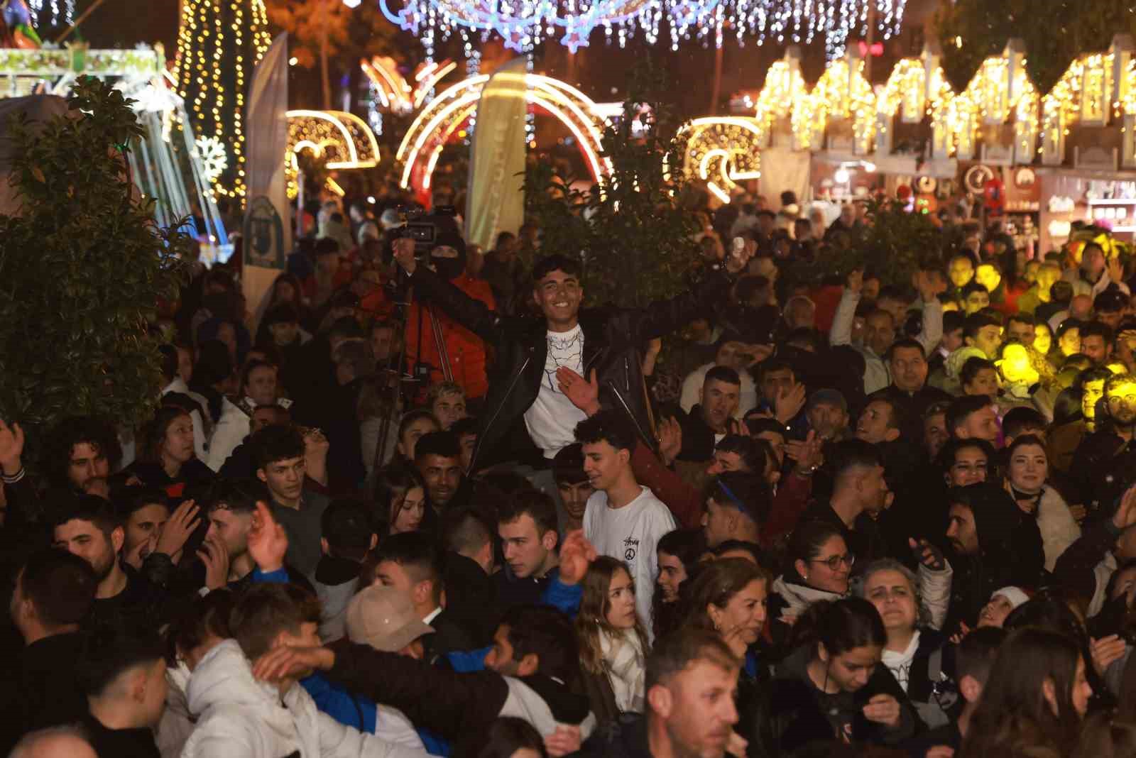 Marmaris, yeni yıla eğlenerek girdi
