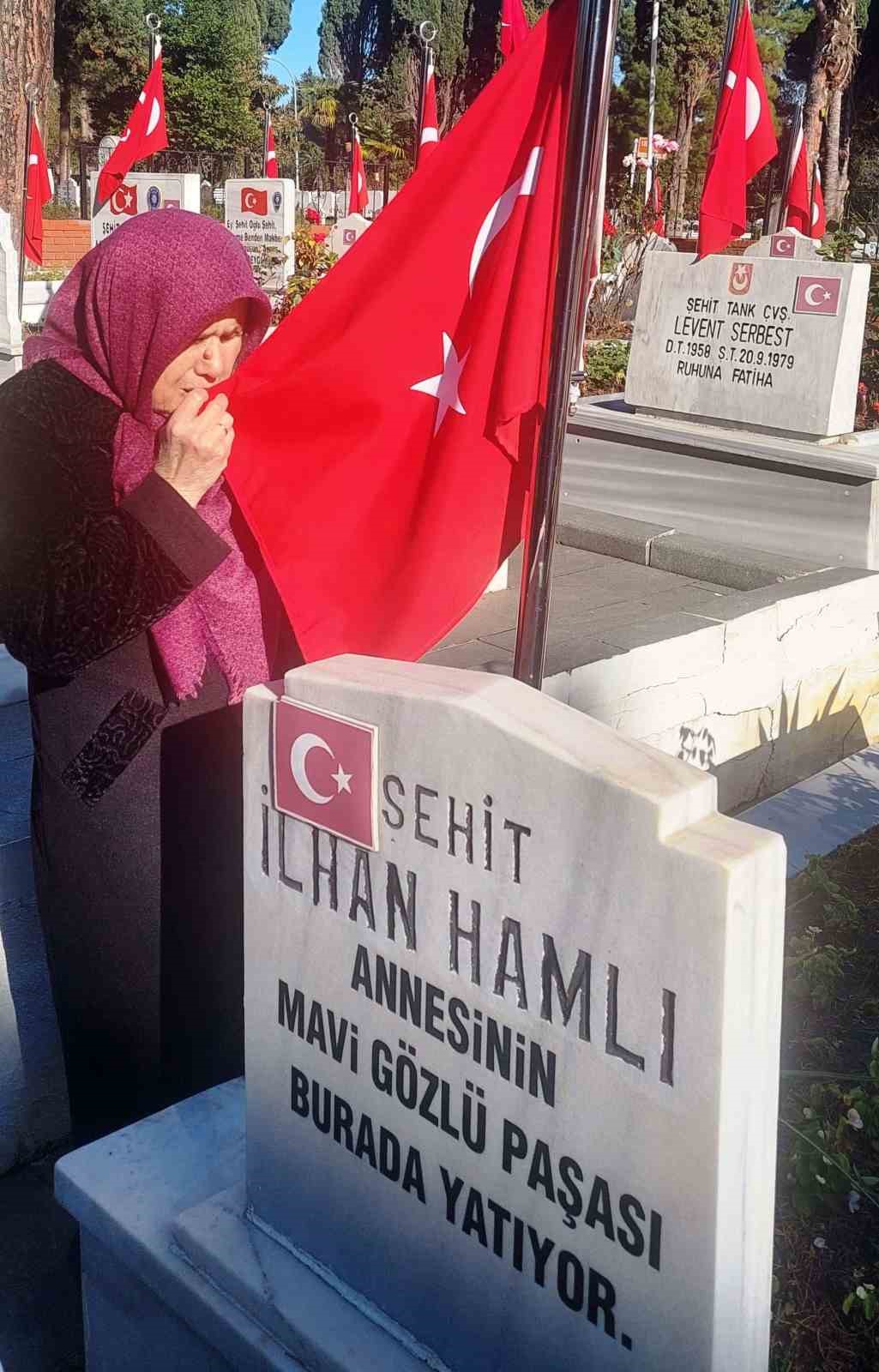 Şehit annesinden yeni yılın ilk gününde duygulandıran hareket
