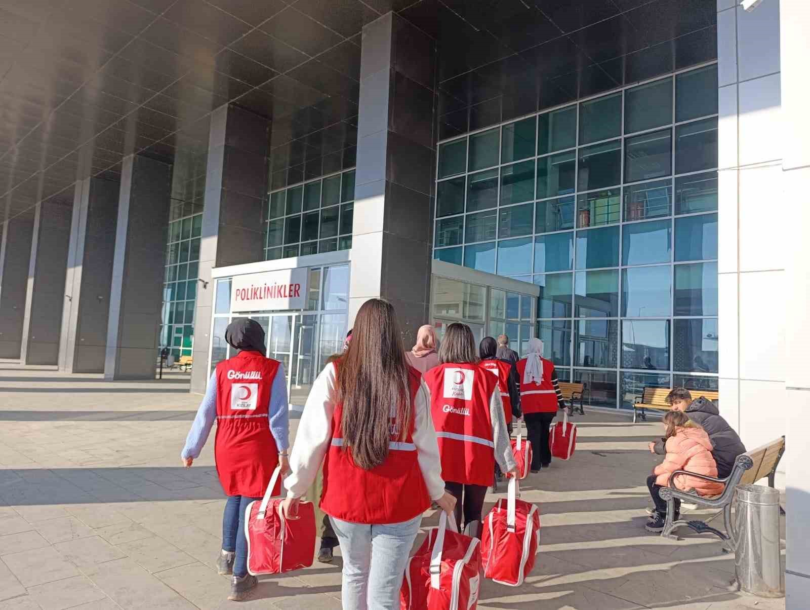 Kızılay’dan yeni yılın ilk bebeklerine 