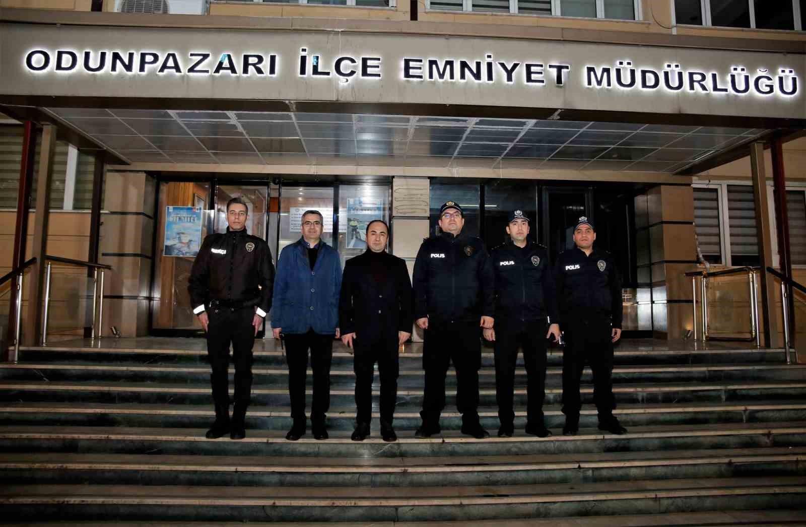 İl Emniyet Müdürü Yılmaz, yılbaşında görev yapan personeli ziyaret etti
