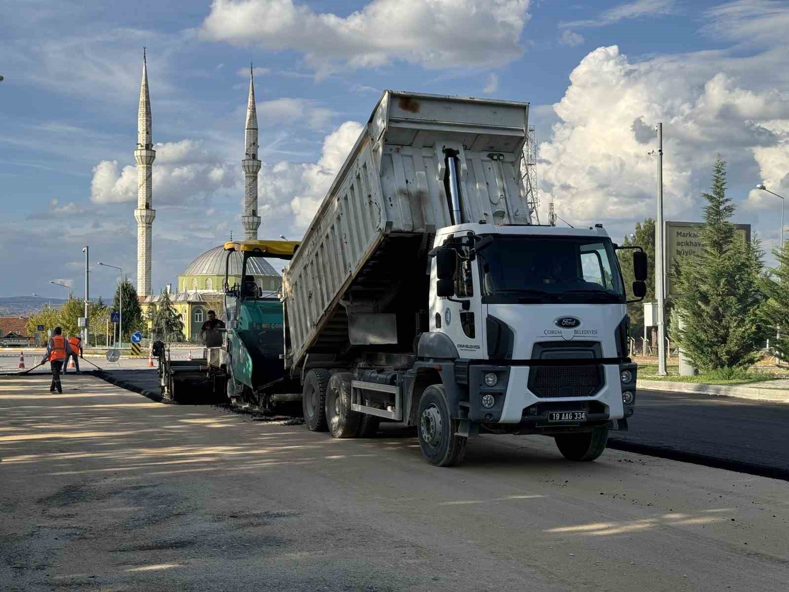 Çorum Belediyesi bir yılda 83 bin ton asvalt serdi
