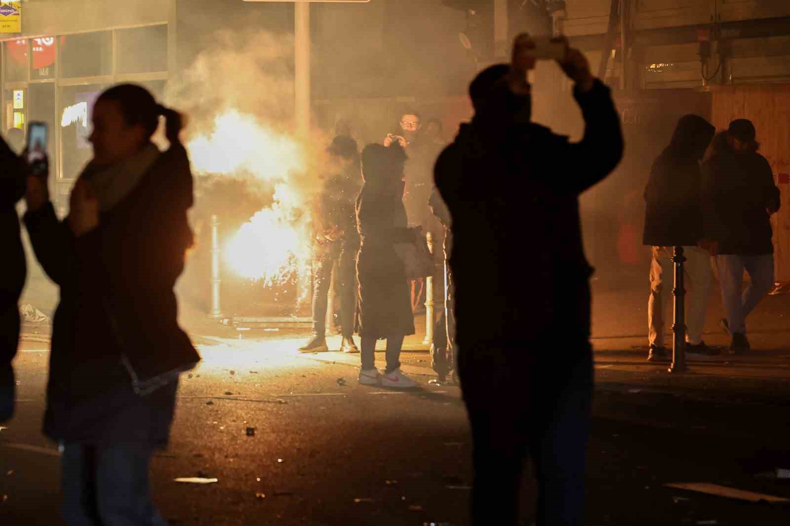 Almanya’da yılbaşı bilançosu: 5 ölü, 31 yaralı, 330 gözaltı
