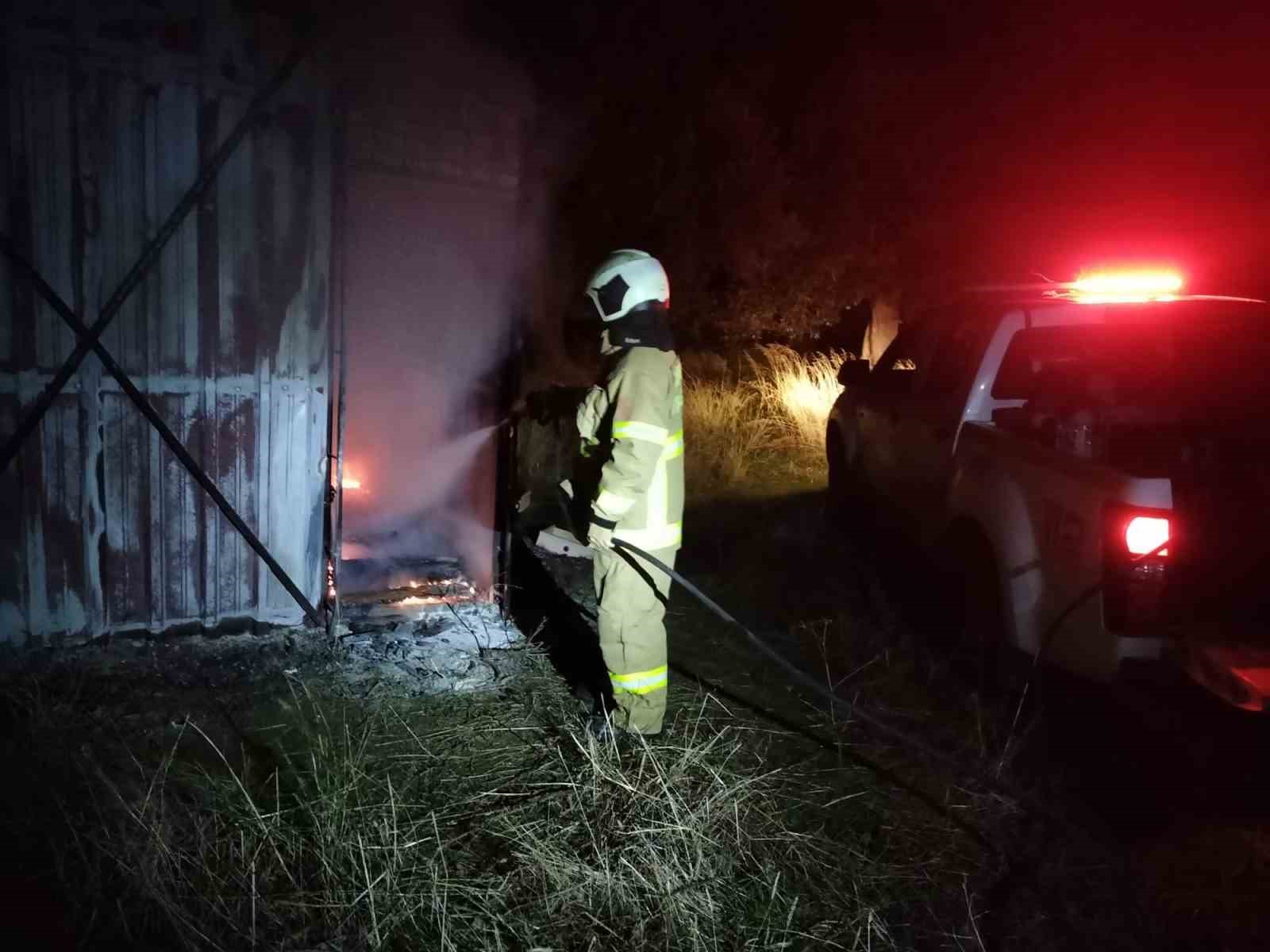 Havran’da boş baraka alevlere teslim oldu
