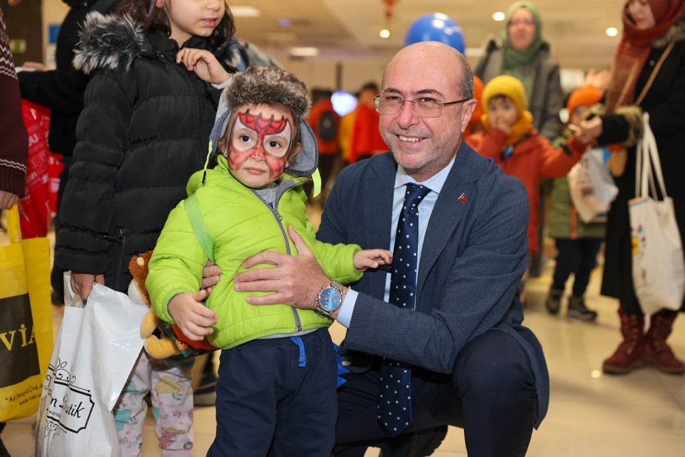 Başkan Pekyatırmacı, çocukların ‘şivlilik’ sevincine ortak oldu
