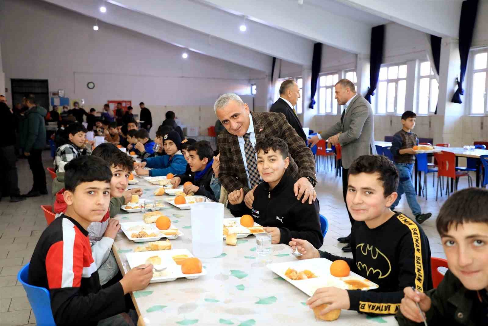 Müdür Gür, öğretmen ve öğrenciler ile bir araya geldi
