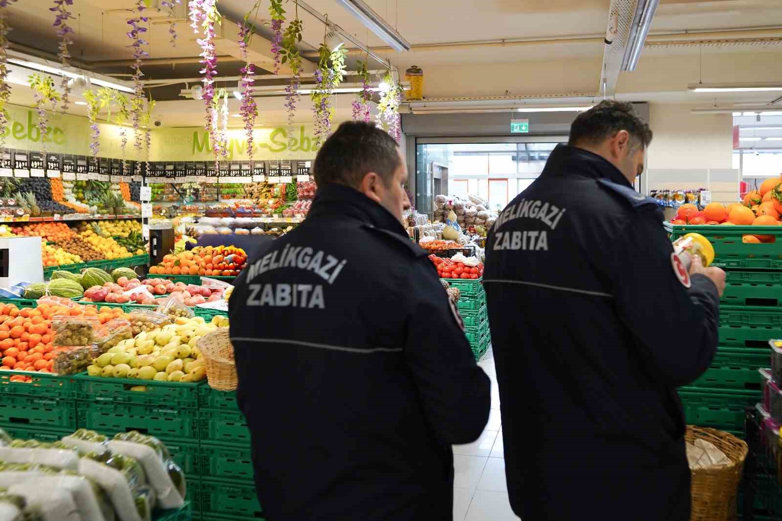 Melikgazi Belediyesi zabıta ekipleri fahiş fiyata karşı sahada
