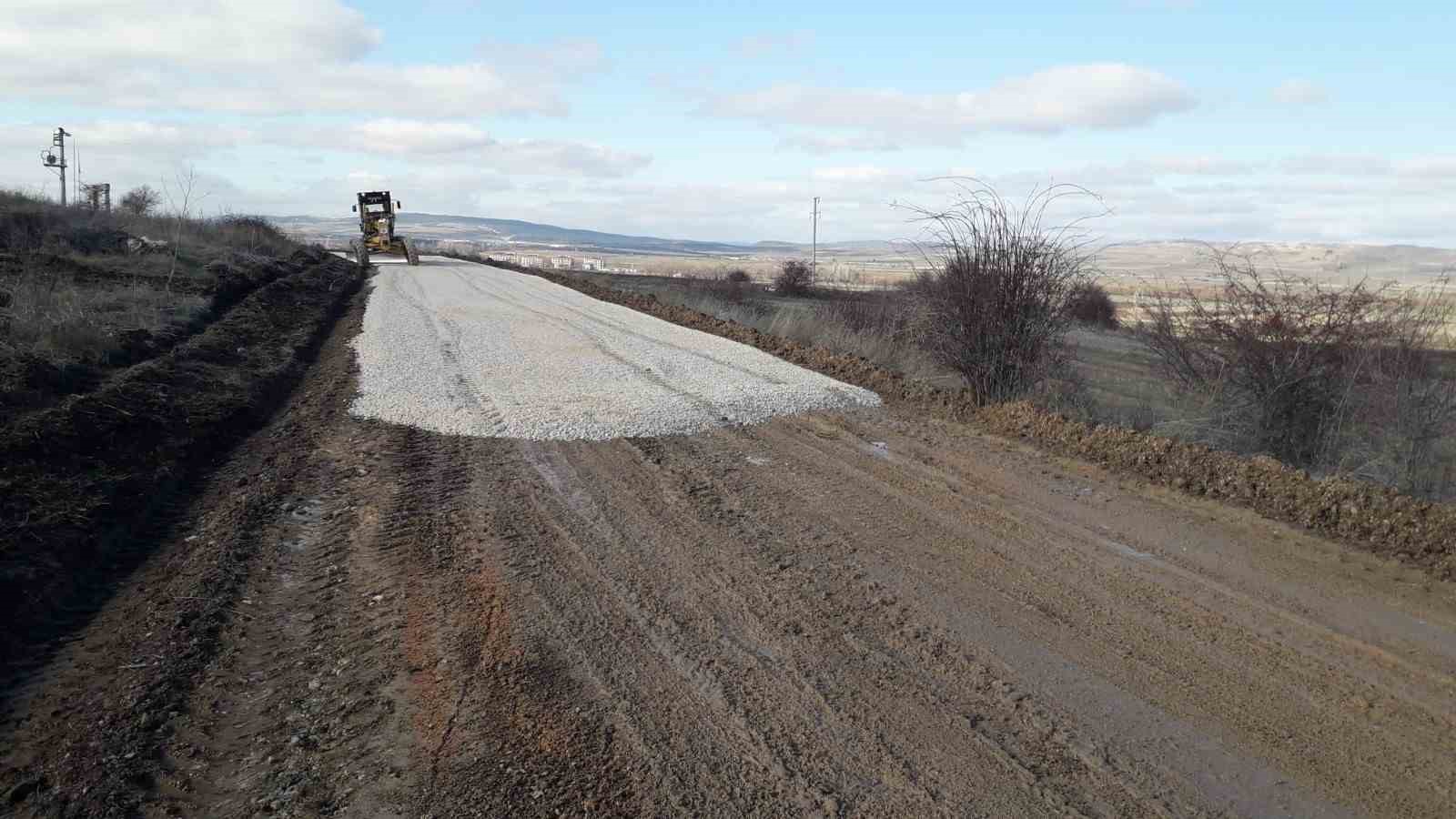 İnönü’de yol çalışmaları aralıksız devam ediyor
