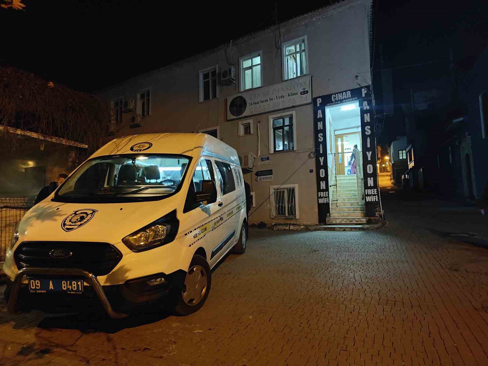 Kuşadası’nda pansiyon odasında şüpheli ölüm
