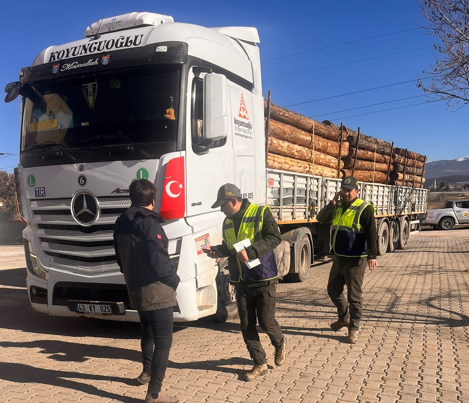 Kütahya’da orman emvali yüklü araçlar denetlendi
