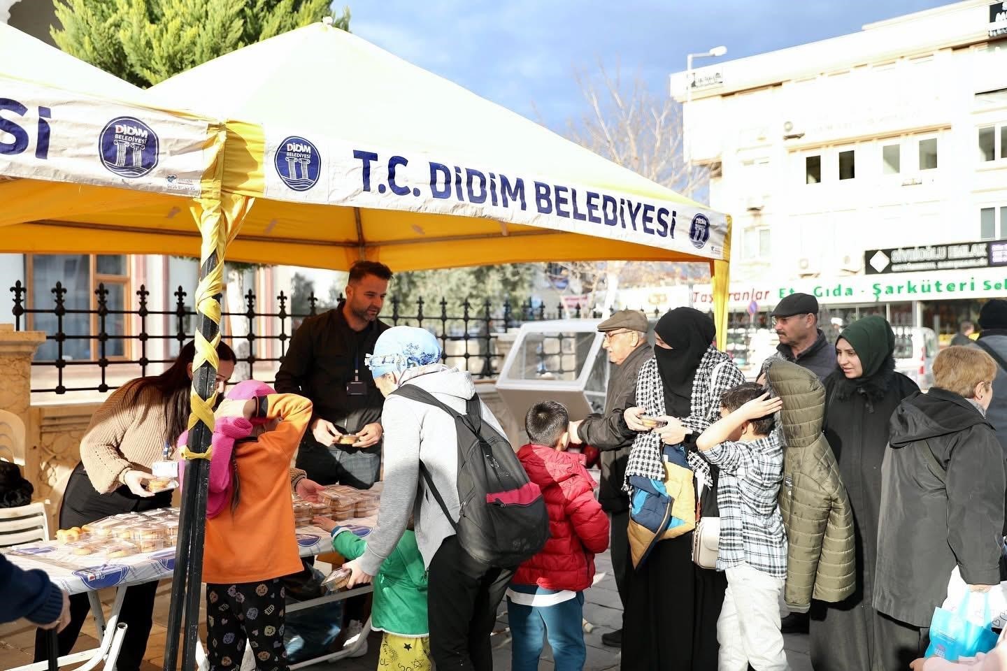 Didim Belediyesi’nden vatandaşlara kandil simidi ikramı
