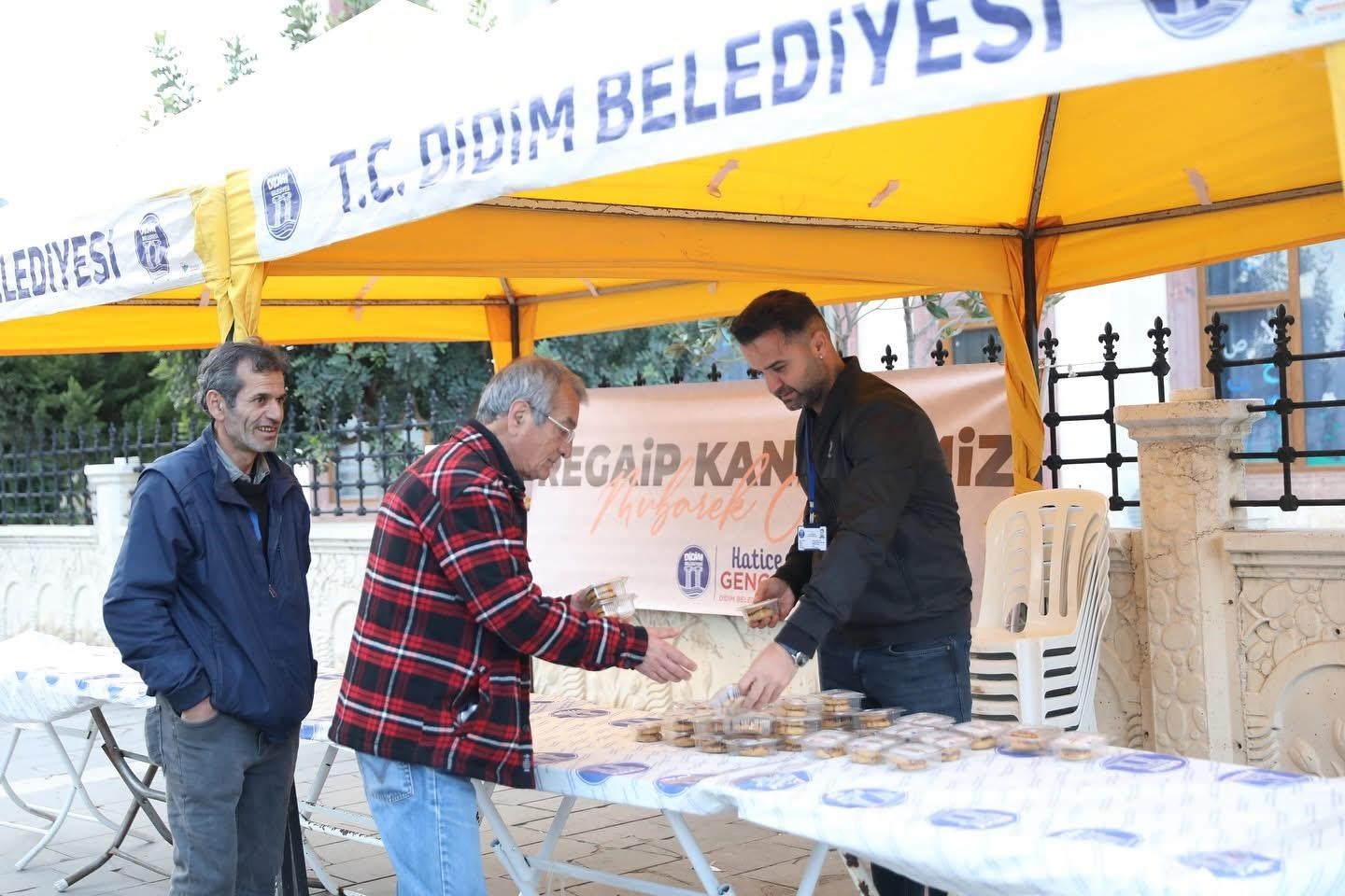 Didim Belediyesi’nden vatandaşlara kandil simidi ikramı
