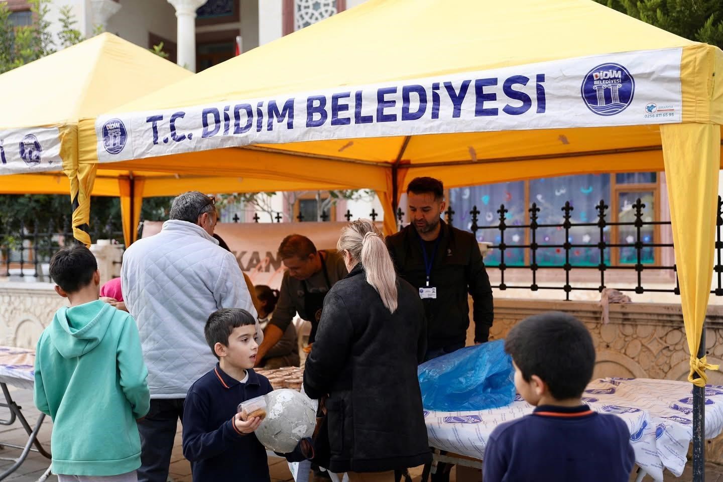 Didim Belediyesi’nden vatandaşlara kandil simidi ikramı
