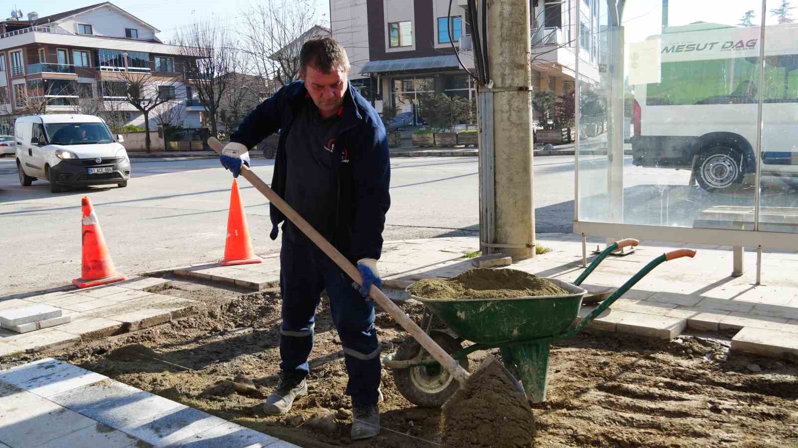 Kaldırım tadilatı ve peyzaj çalışmaları devam ediyor
