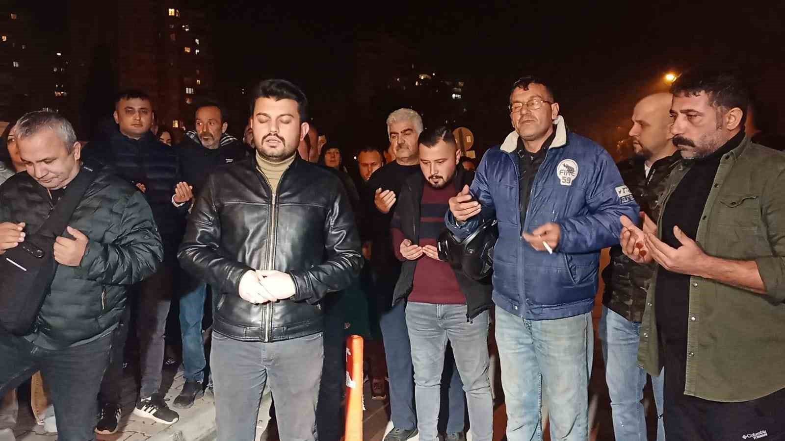 Ferdi Tayfur’un sevenleri dua edip gözyaşlarına boğuldu
