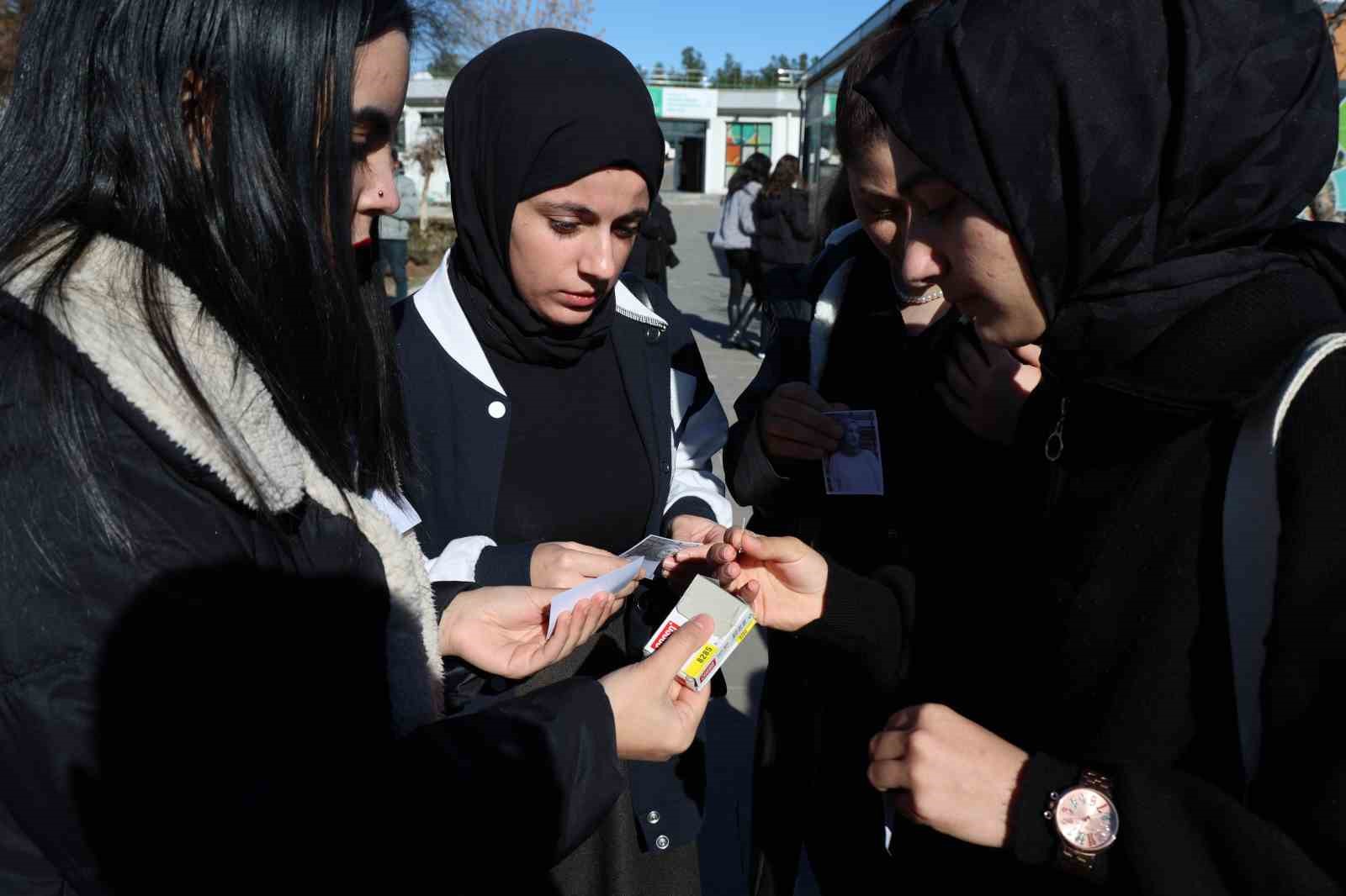 Diyarbakır’da üniversite öğrencileri ve Rojin Kabaiş’in babası “adalet” çağrısında bulundu
