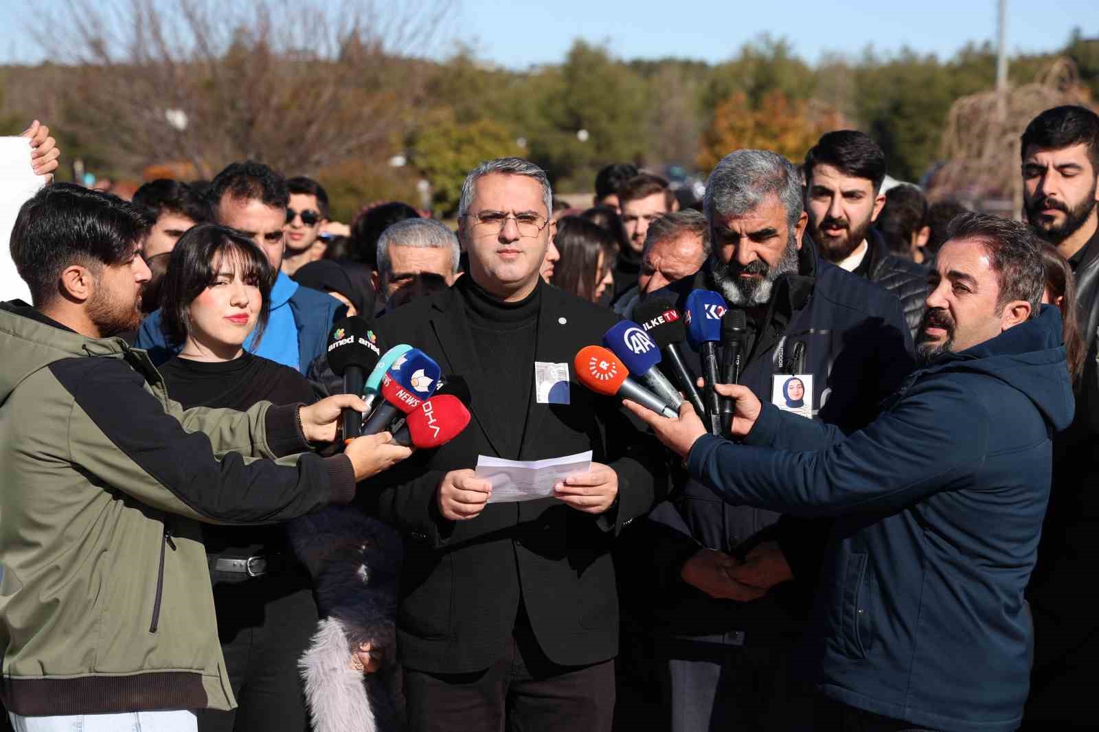 Diyarbakır’da üniversite öğrencileri ve Rojin Kabaiş’in babası “adalet” çağrısında bulundu
