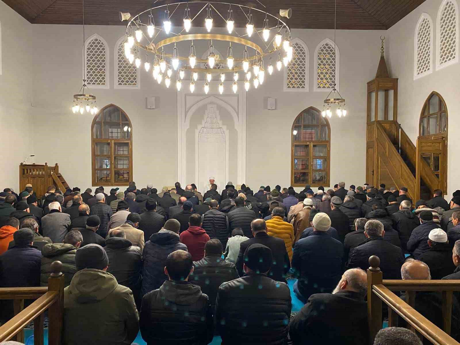 Restorasyonu tamamlanan tarihi Kara Mustafa Paşa Camii ibadete açıldı
