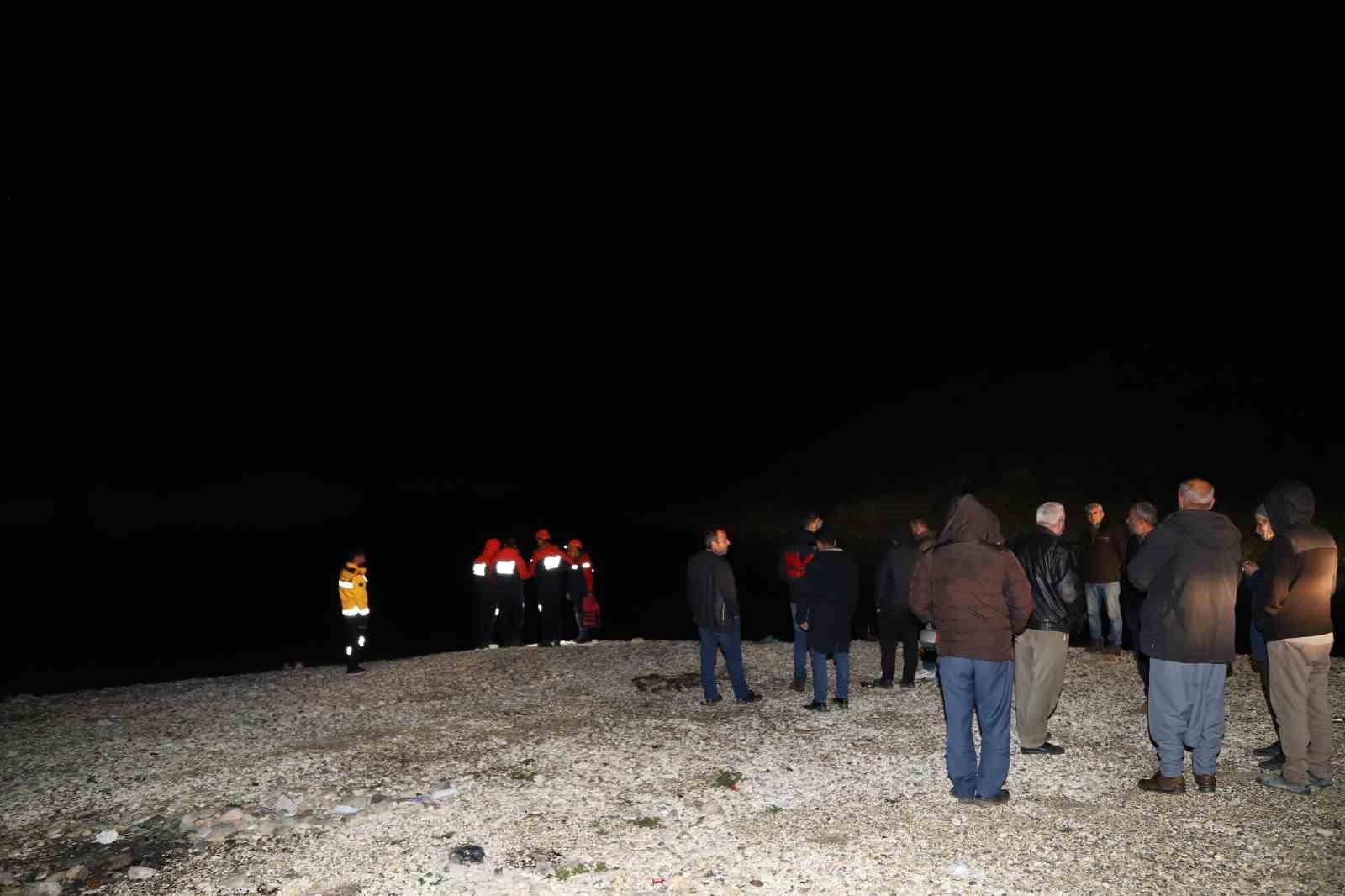 Adıyaman’da barajda alabora olan balıkçı teknesinden 2 kişi kurtarıldı
