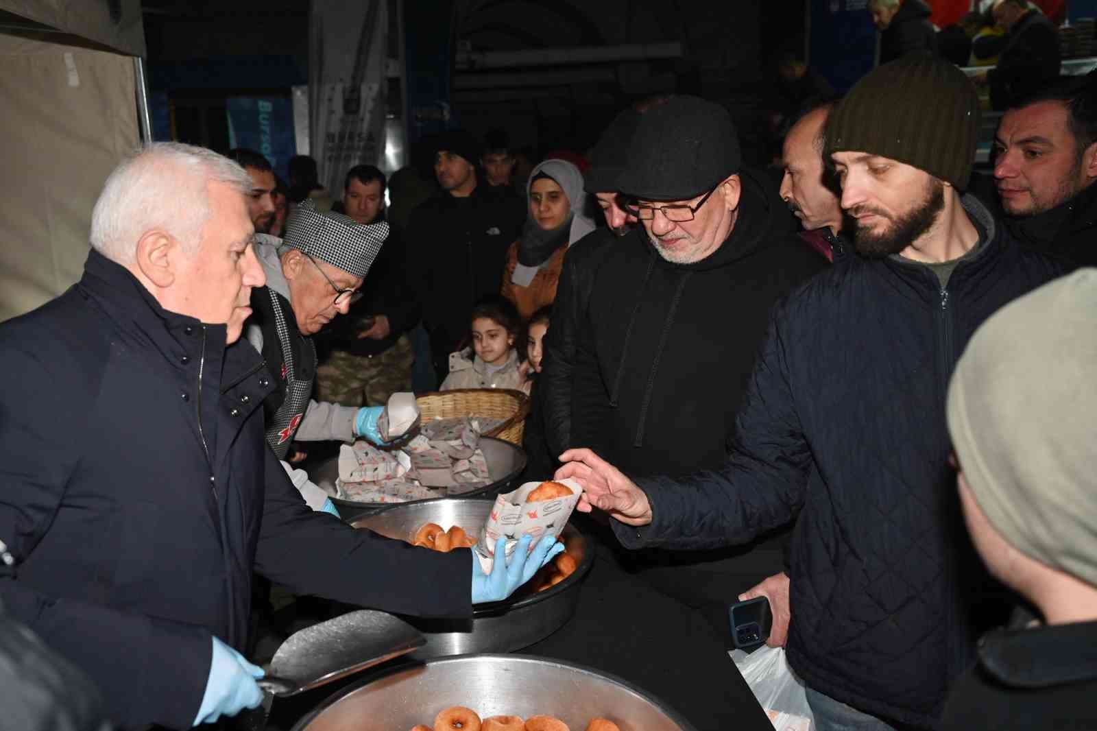 Başkan Bozbey’den Regaib Kandilinde tatlı ve lokma ikramı
