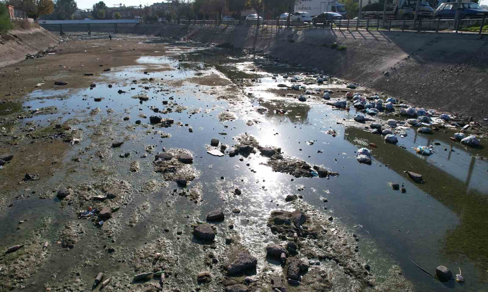 ’Adana’nın Venedik’i, Ganj Nehri’ne döndü
