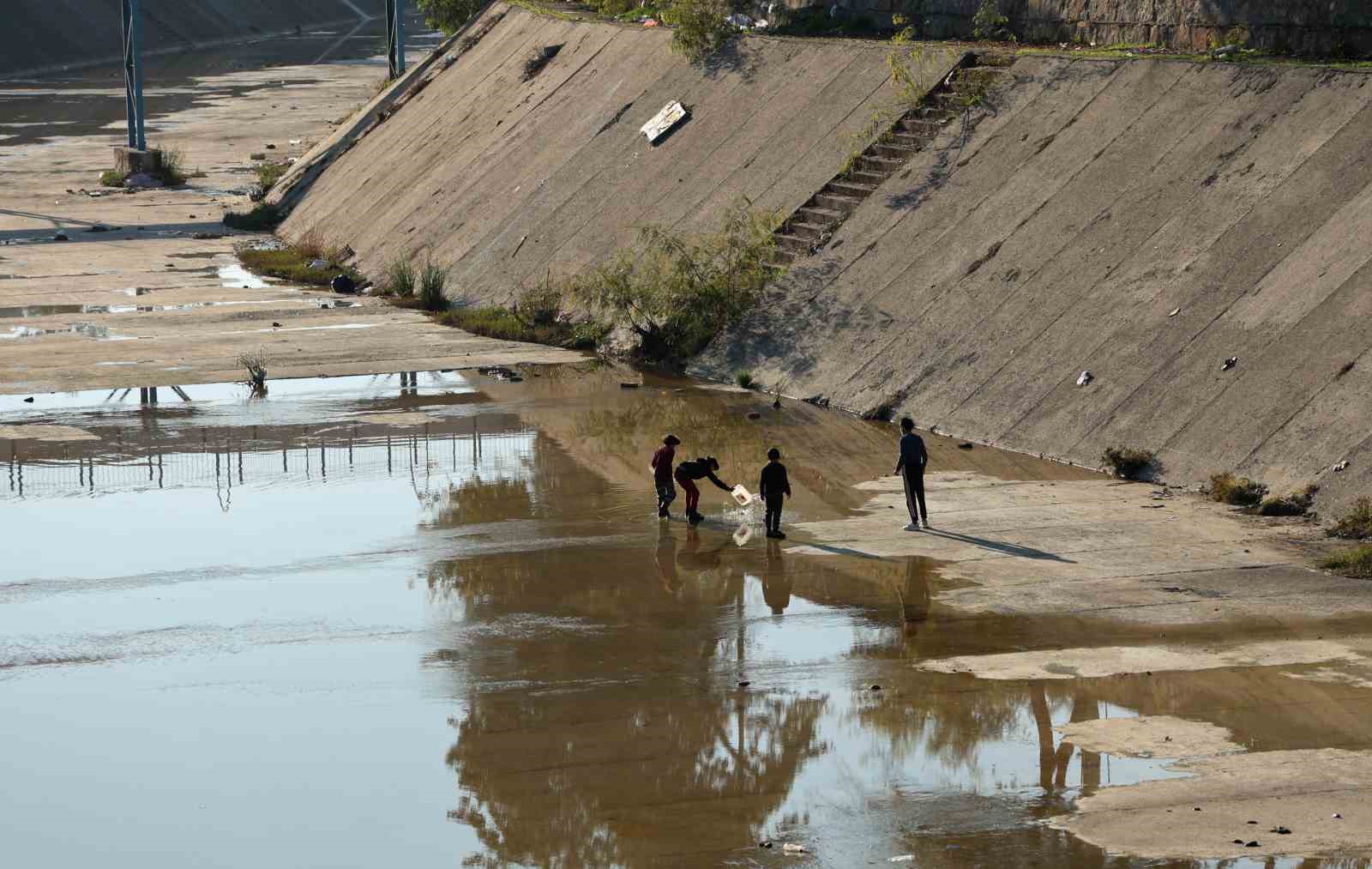 ’Adana’nın Venedik’i, Ganj Nehri’ne döndü
