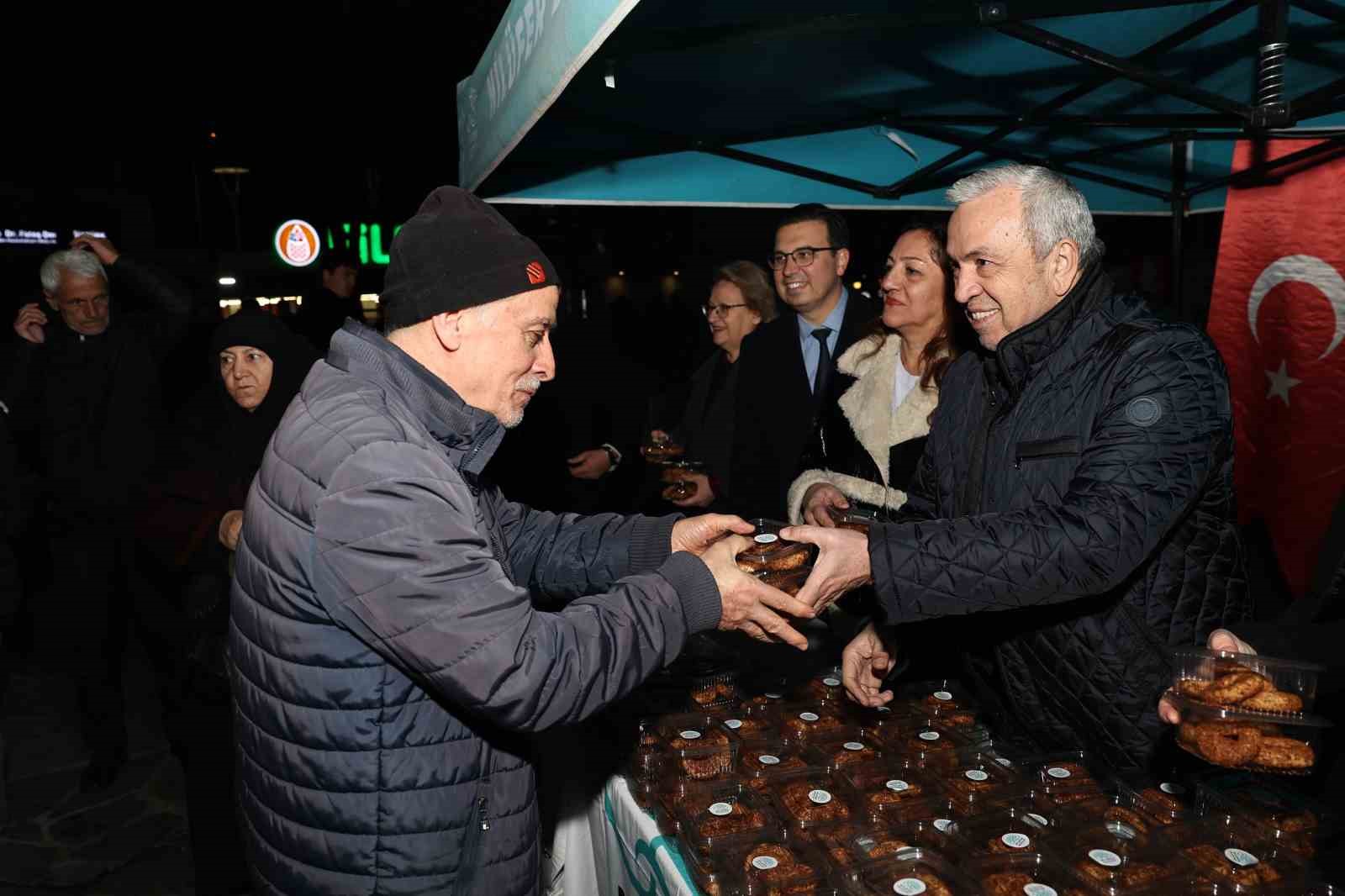 Başkan Şadi Özdemir’den kandil simidi ikramı
