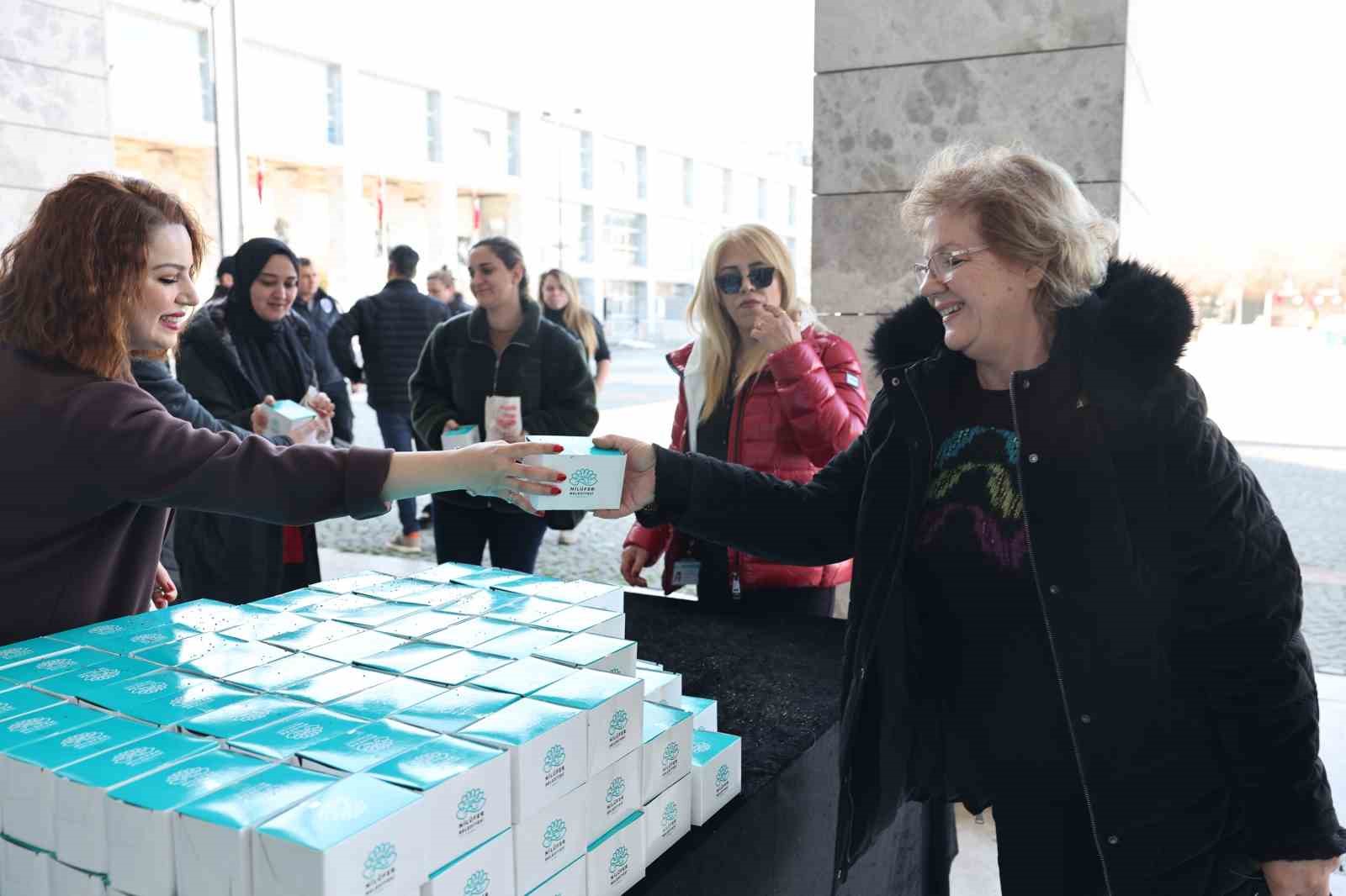 Başkan Şadi Özdemir’den kandil simidi ikramı
