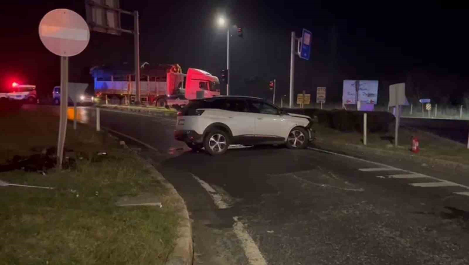 Denetimden kaçan sürücü ters yöne girerek kaza yaptı
