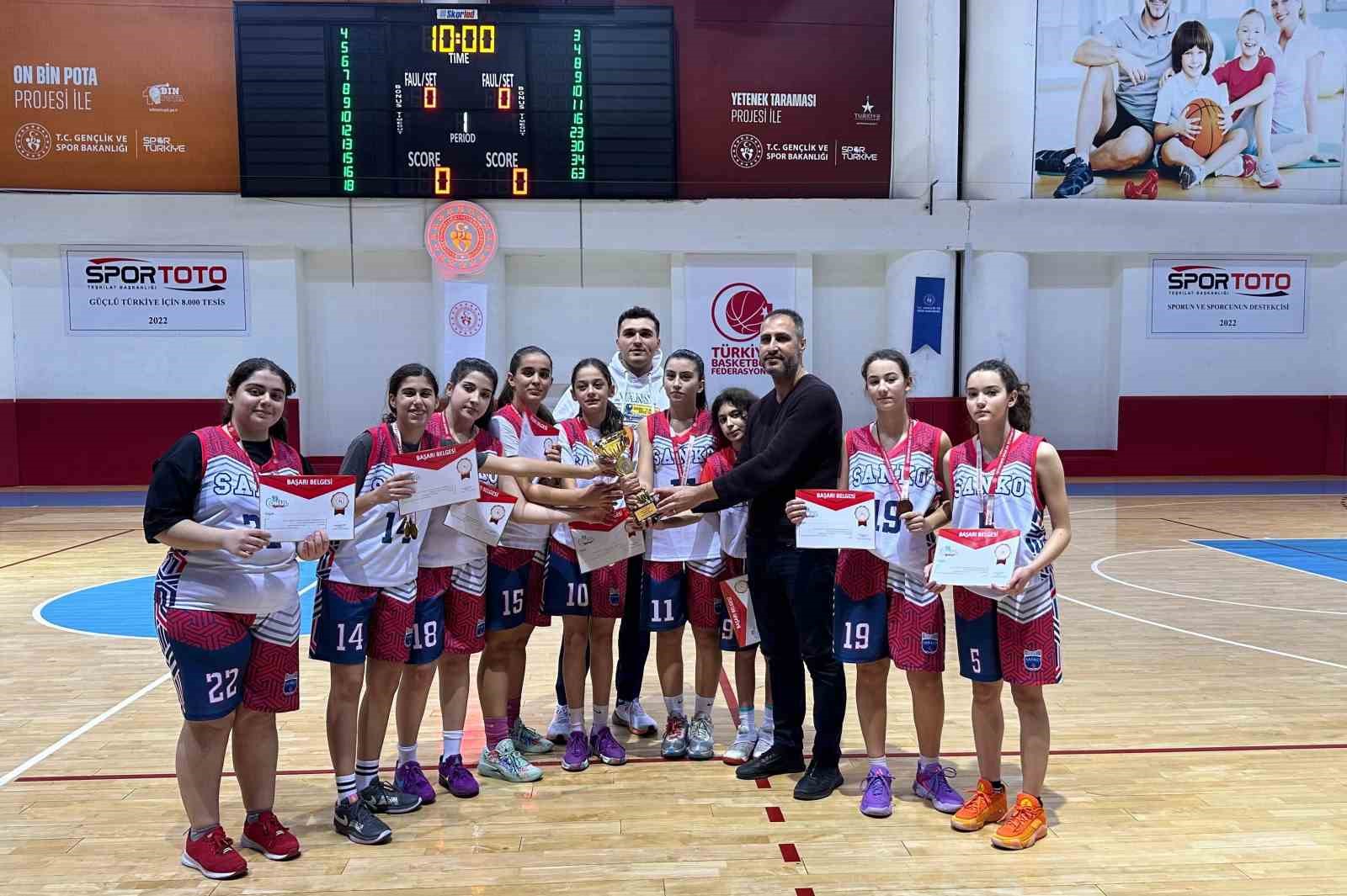 SANKO Okulları basketbolda şampiyon oldu
