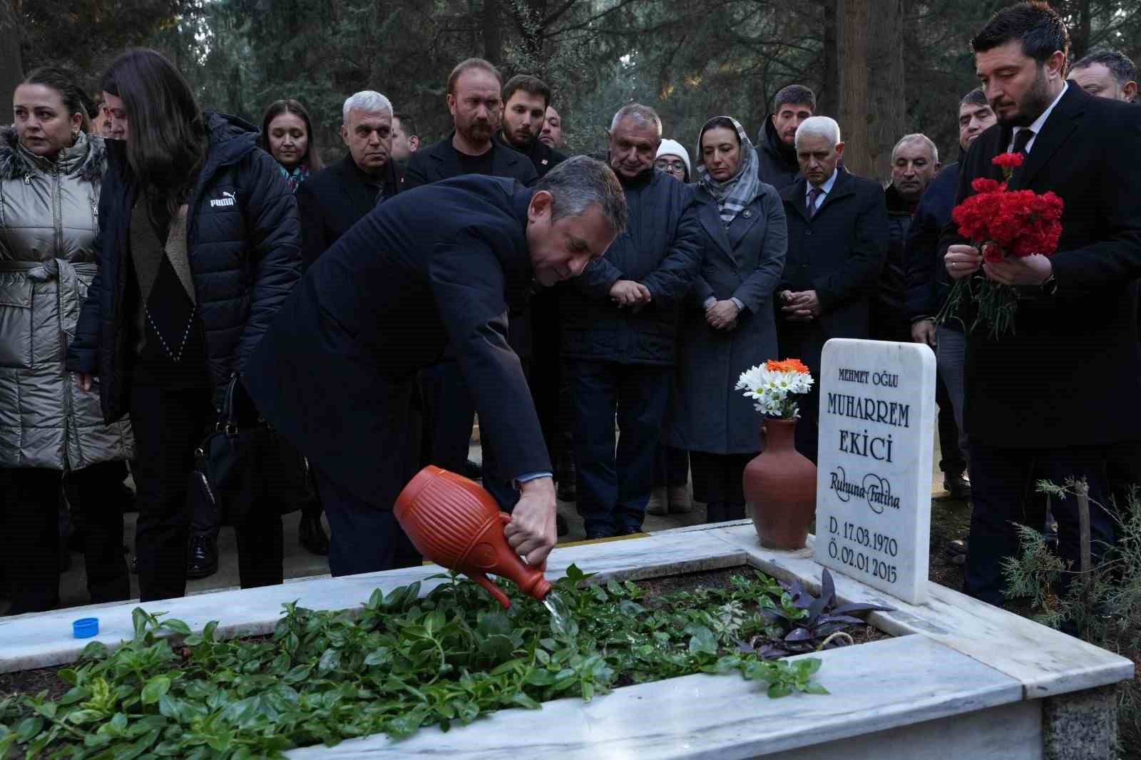 CHP Lideri Özel, memleketinde taziye ziyaretinde bulundu
