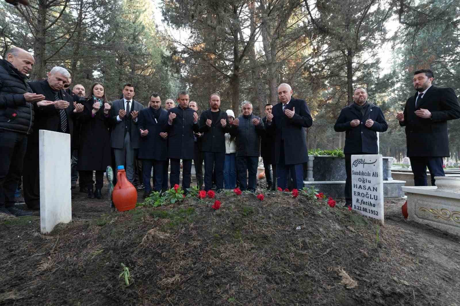 CHP Lideri Özel, memleketinde taziye ziyaretinde bulundu
