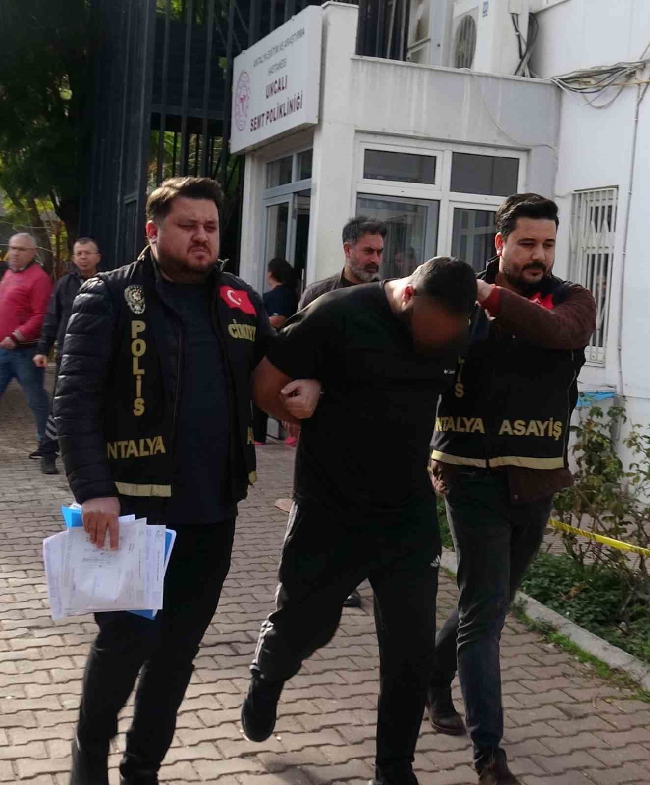 Ölümle sonuçlanan hasarlı kaza tartışması şüphelisi 4 kişi adliyeye sevk edildi
