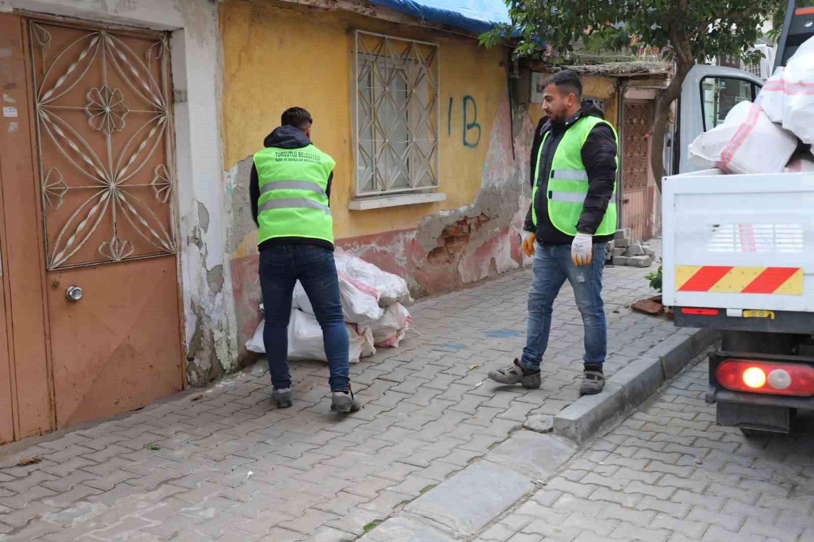 İhtiyaç sahiplerinin odunları park ve bahçelerden
