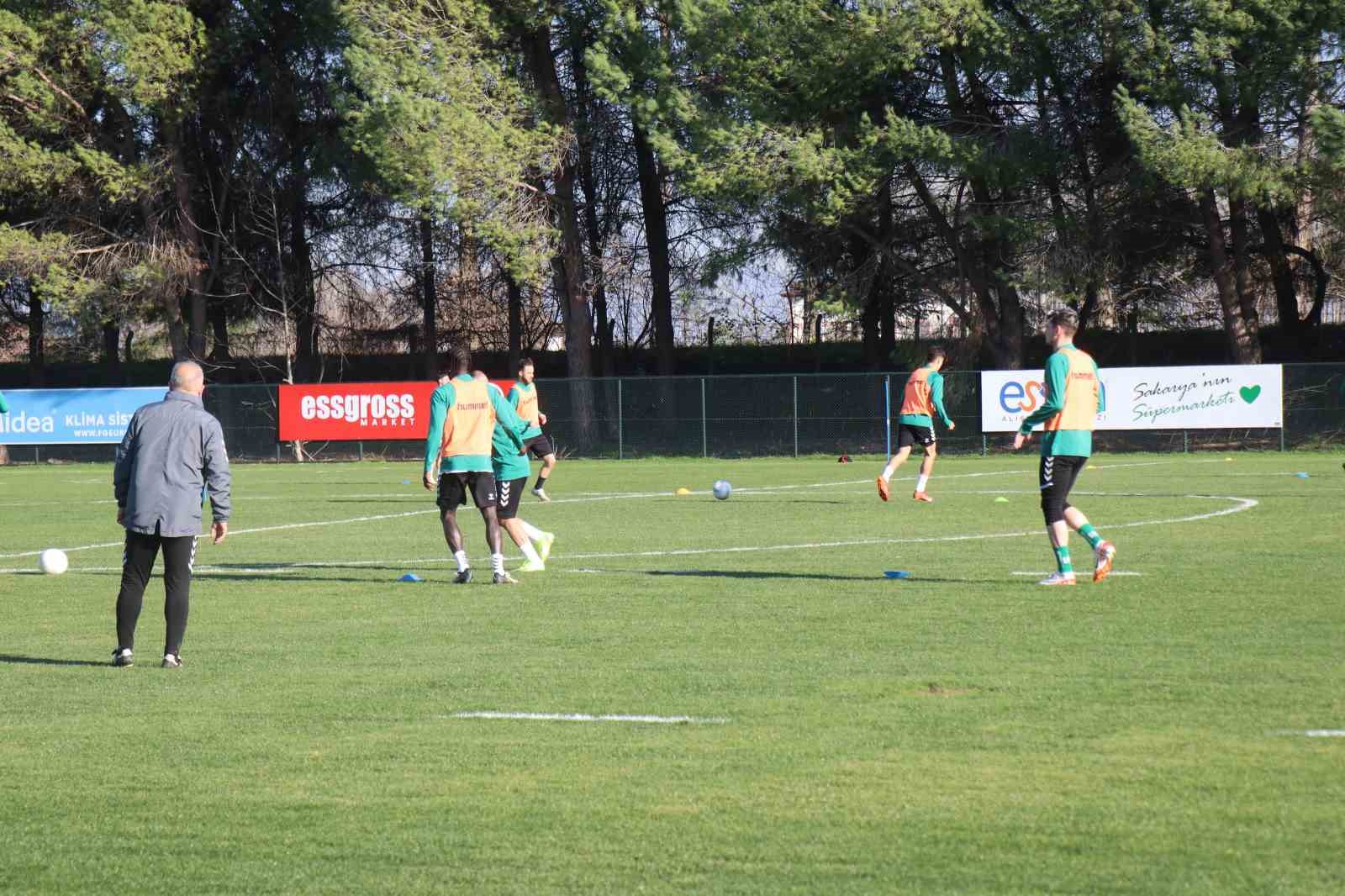 Sakaryaspor, Gençlerbirliği mesaisinde
