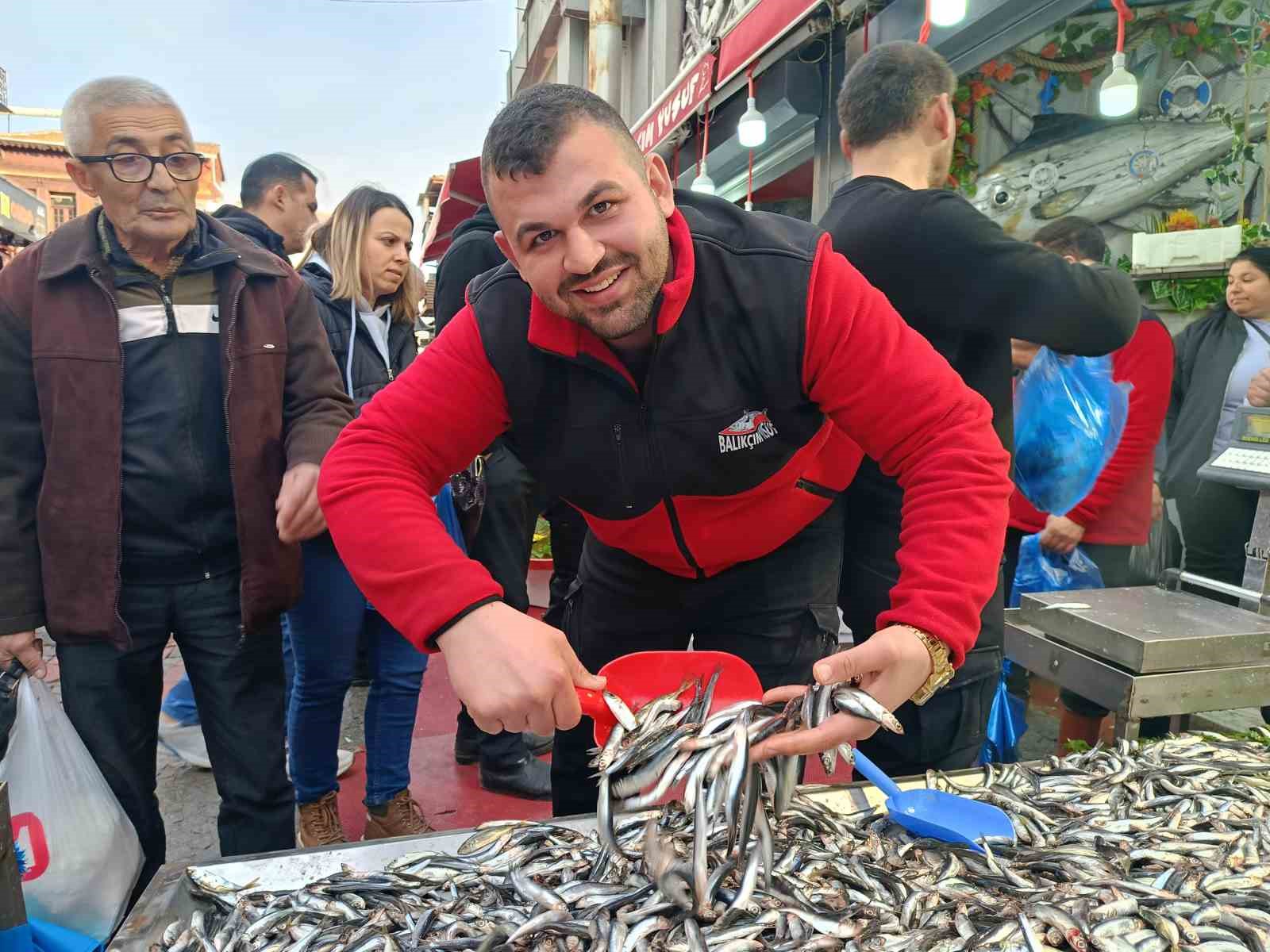 Edirne’de hamsi bolluğu: Kilosu 100 liraya düştü
