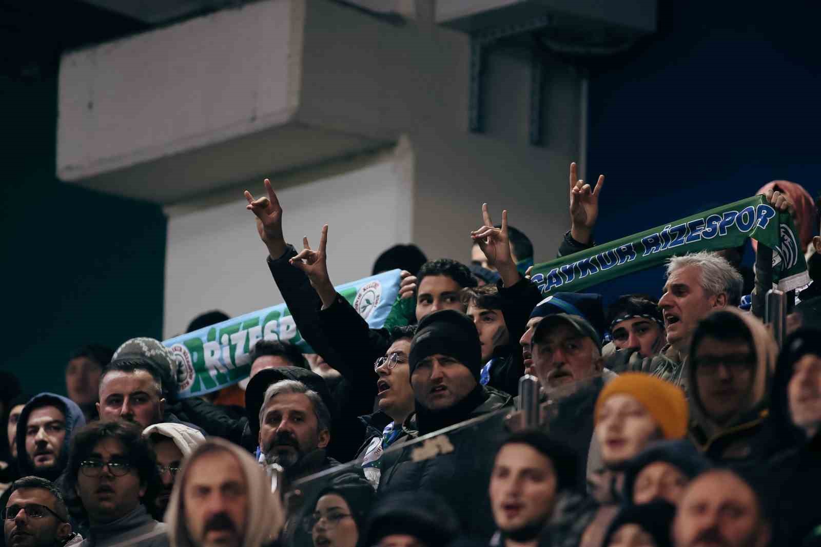 Trendyol Süper Lig: Çaykur Rizespor: 0 - Beşiktaş: 0 (Maç devam ediyor)
