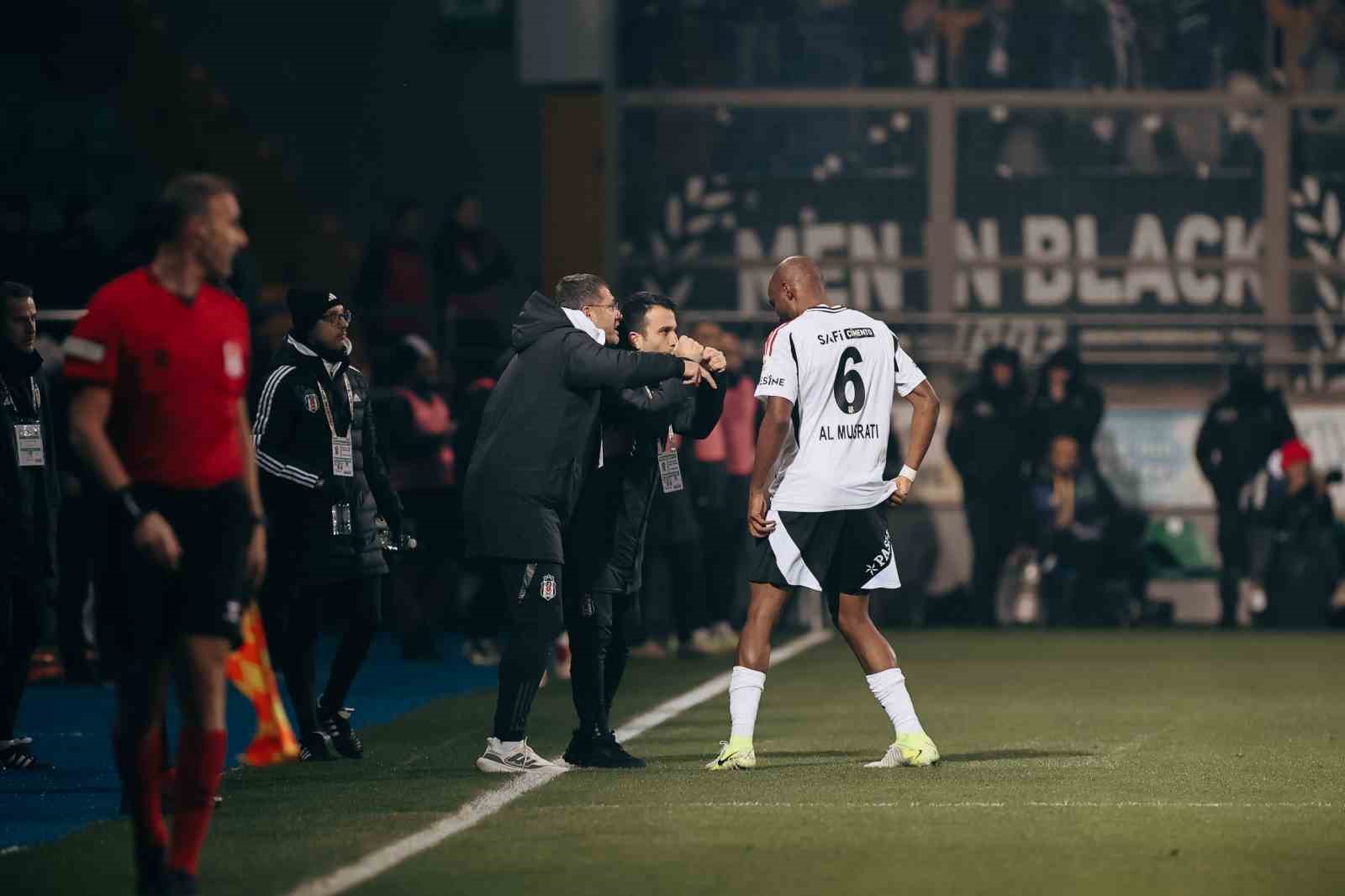 Trendyol Süper Lig: Çaykur Rizespor: 1 - Beşiktaş: 1 (İlk yarı)
