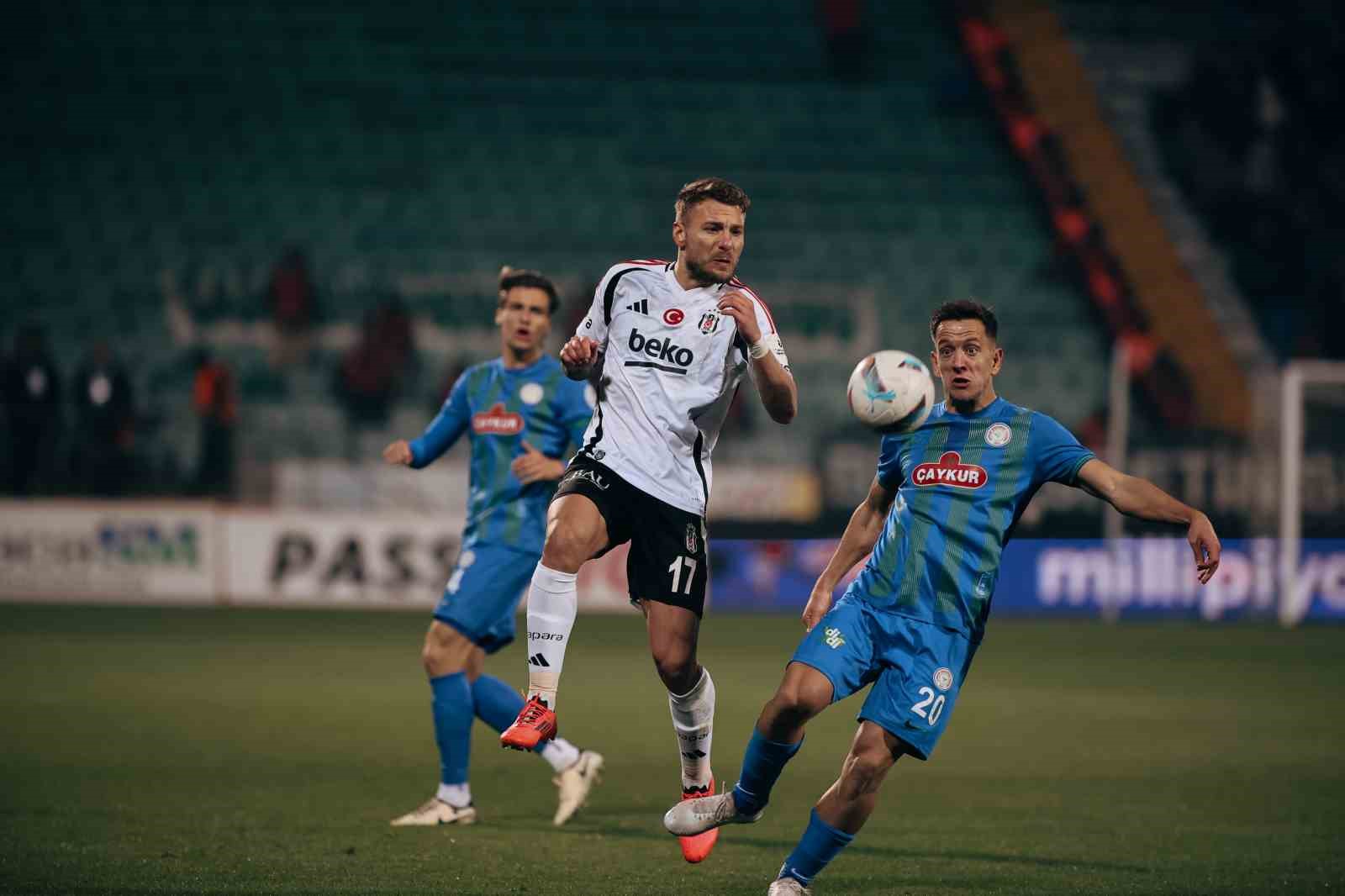 Trendyol Süper Lig: Çaykur Rizespor: 1 - Beşiktaş: 1 (İlk yarı)
