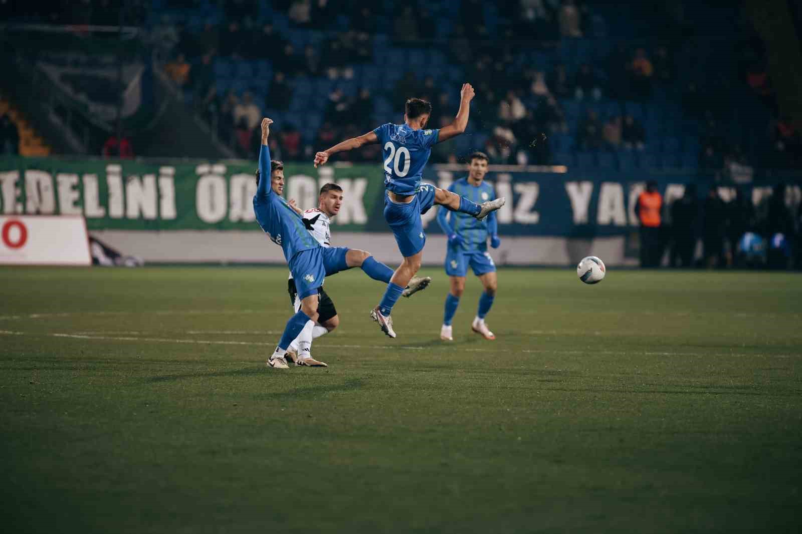 Trendyol Süper Lig: Çaykur Rizespor: 1 - Beşiktaş: 1 (Maç sonucu)
