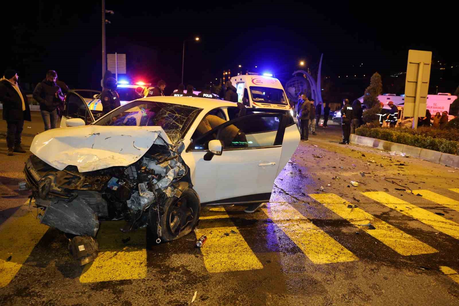 Nevşehir’de otomobil ile hafif ticari araç çarpıştı: 9 yaralı
