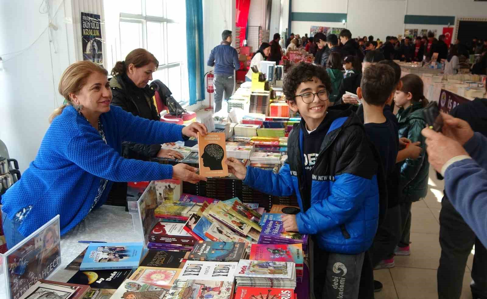 Kitap ve edebiyat günleri başladı: 25 bin ziyaretçi bekleniyor
