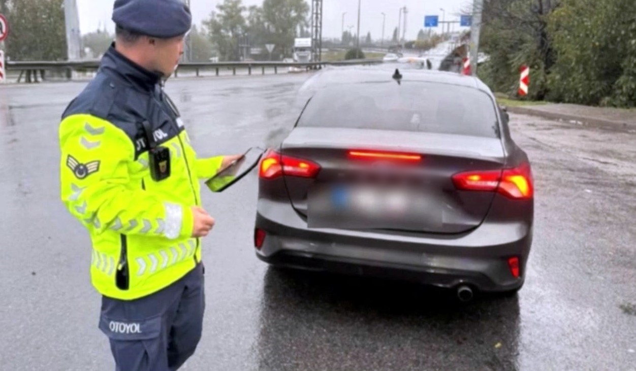 Jandarma trafikte göz açtırmıyor: 967 araç ve 205 sürücü trafikten men edildi
