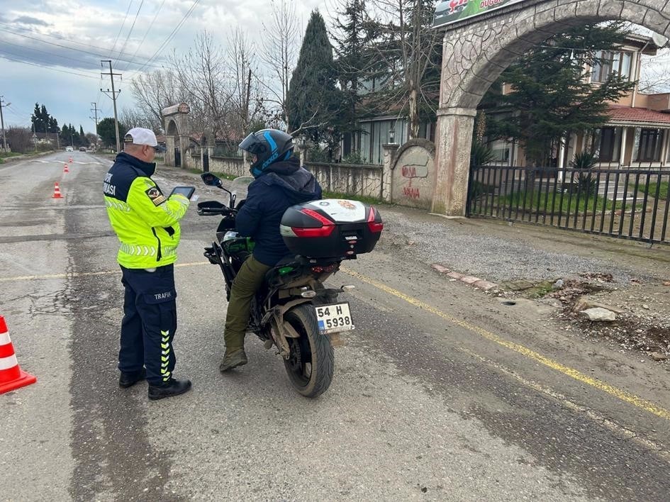 Jandarma trafikte göz açtırmıyor: 967 araç ve 205 sürücü trafikten men edildi
