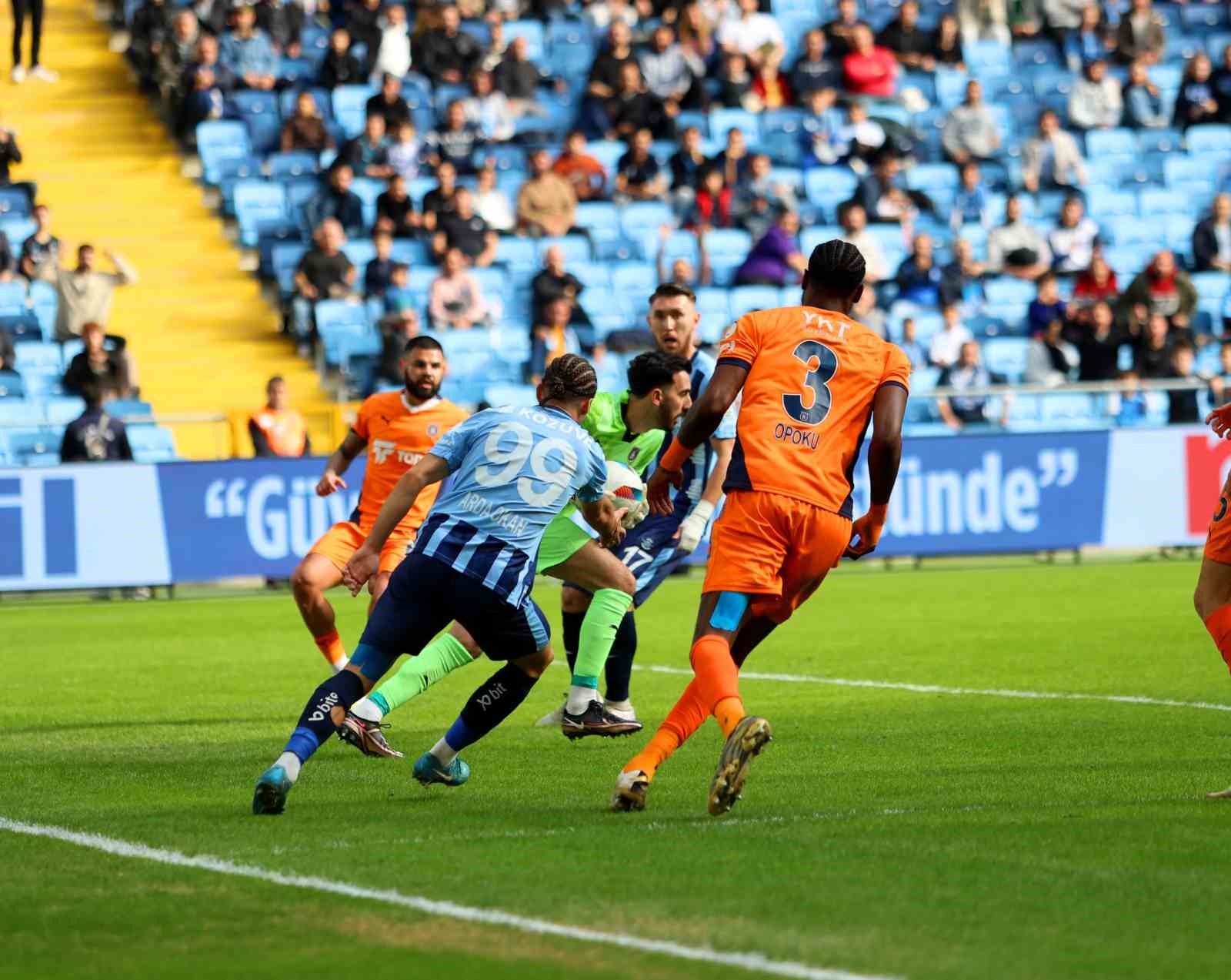 Trendyol Süper Lig: Adana Demirspor: 0 - Başakşehir: 1 (İlk yarı)
