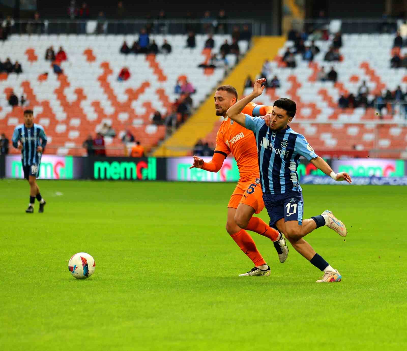 Trendyol Süper Lig: Adana Demirspor: 0 - Başakşehir: 1 (İlk yarı)
