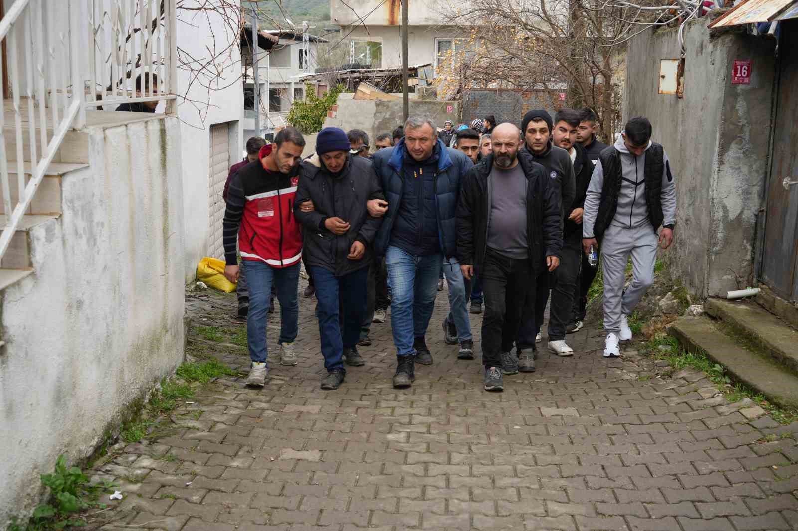 Balıkesir’deki yangında ölen kardeşler toprağa verildi
