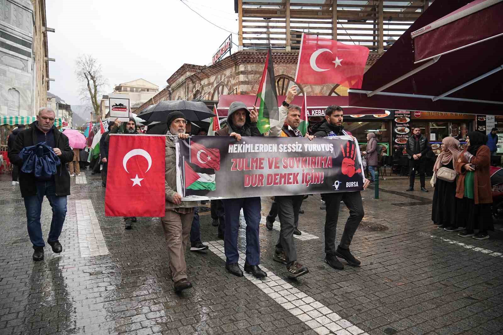 Sağlık çalışanları Filistin’e destek için yürüdü
