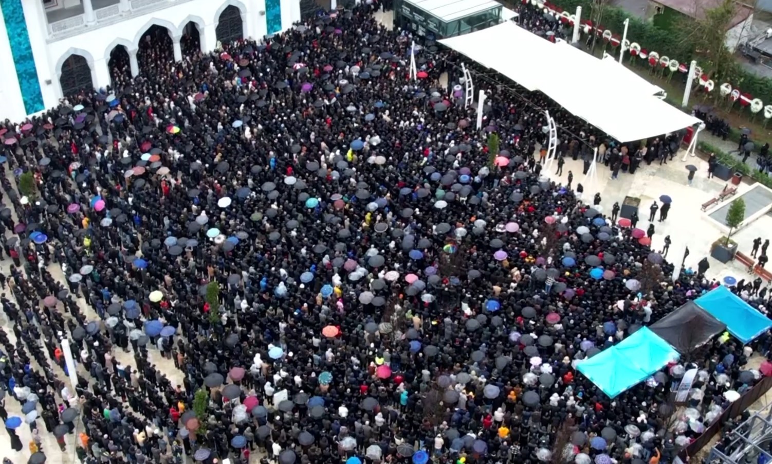 Binlerce seveni Ferdi Tayfur’u son yolculuğuna böyle uğurladı
