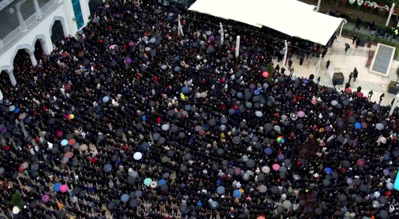 Binlerce seveni Ferdi Tayfur’u son yolculuğuna böyle uğurladı
